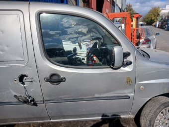 Fiat Doblo Sağ Ön Kapı Çıkma