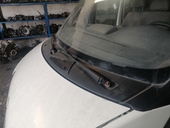 Ford Transit V184 Ön Cam Izgarası Çıkma